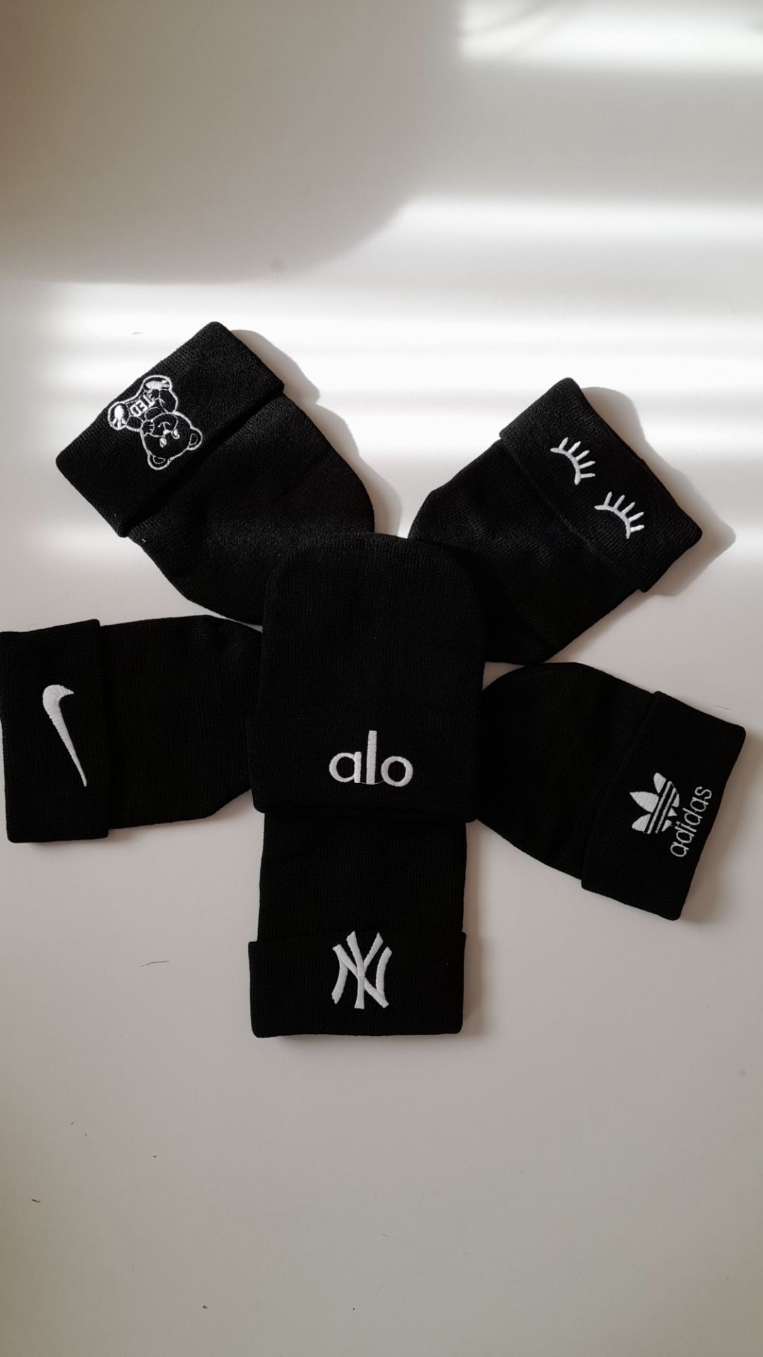 کلاه بافت،طرح گلدوزی شده