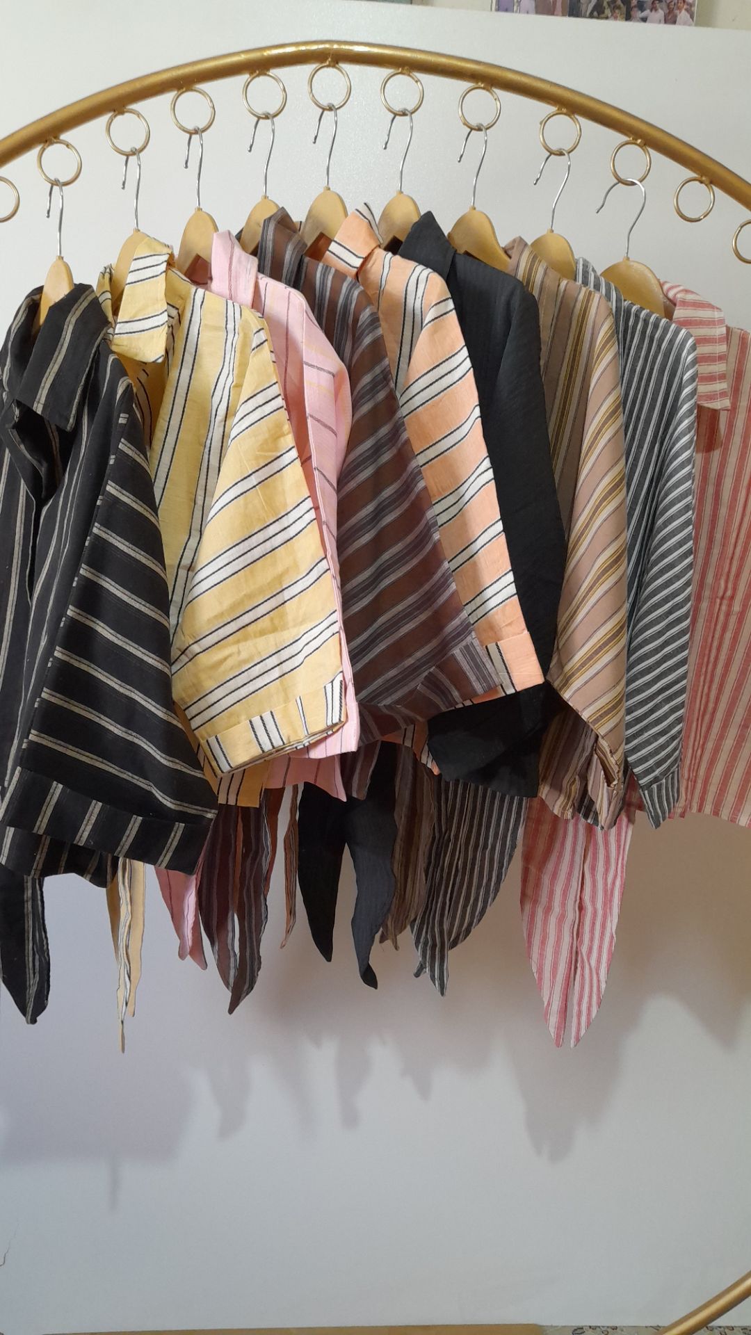 شومیزگره ای خط دار،آستین سه ربع،یقه دار،جلودکمه